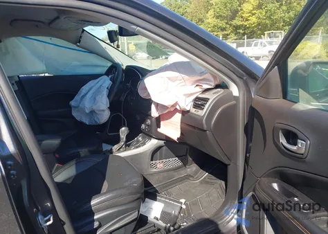 2019 Jeep Compass Latitude 4X4 from USA, damaged, VIN 3C4NJDBB8KT786614